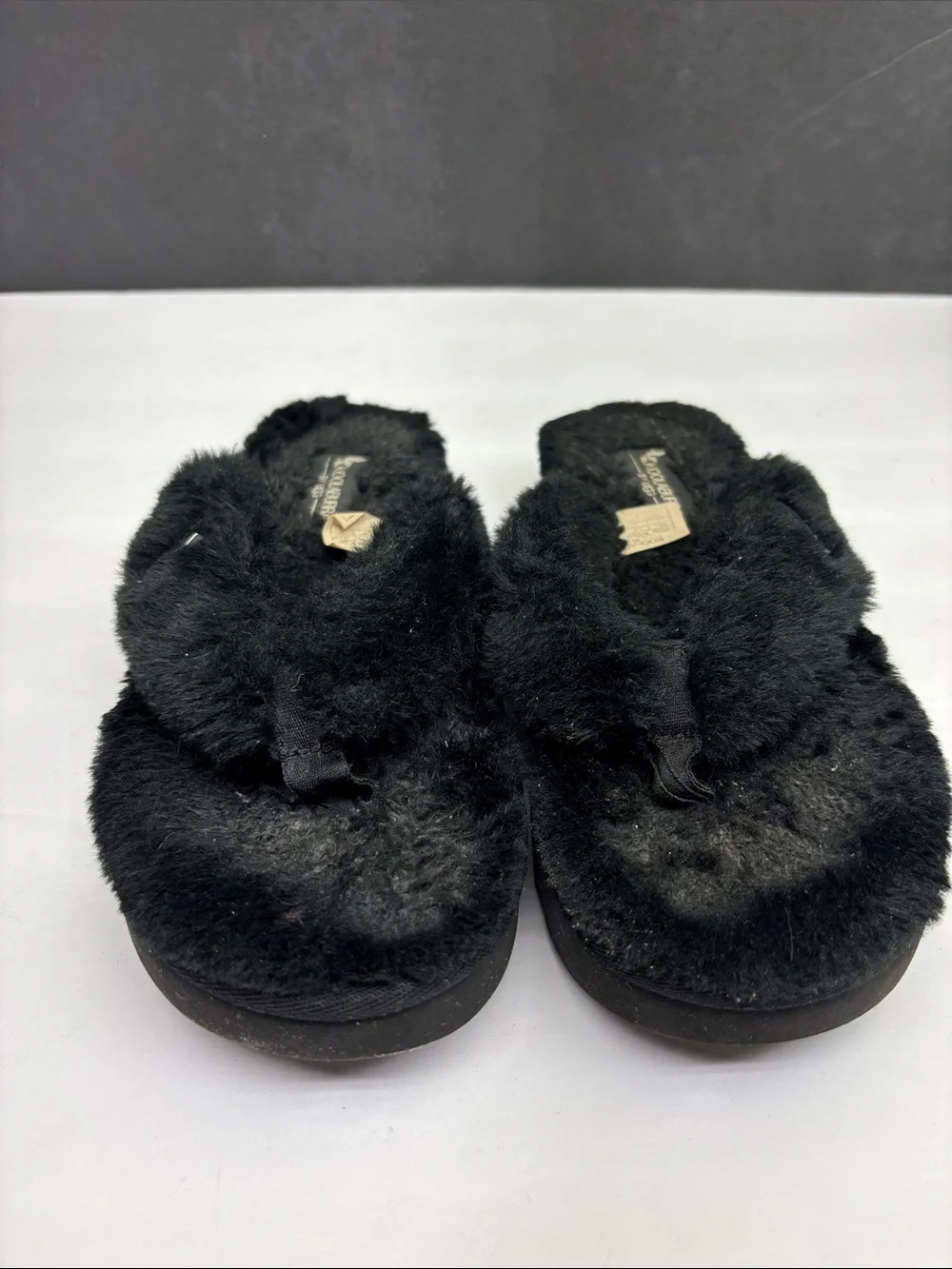 Koolaburra by Ugg thong slippers for big girl SZ 5, box 80